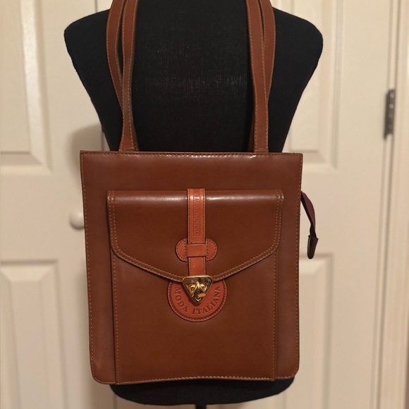 moda italiana Handbags - MODA ITALIANA CARMEL COLORED MESSENGER BAG